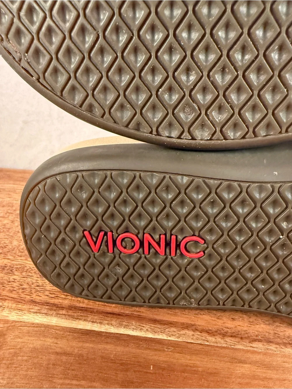 Vionic Casandra Thong Sandal in Buttercup Yellow Leather Size 10